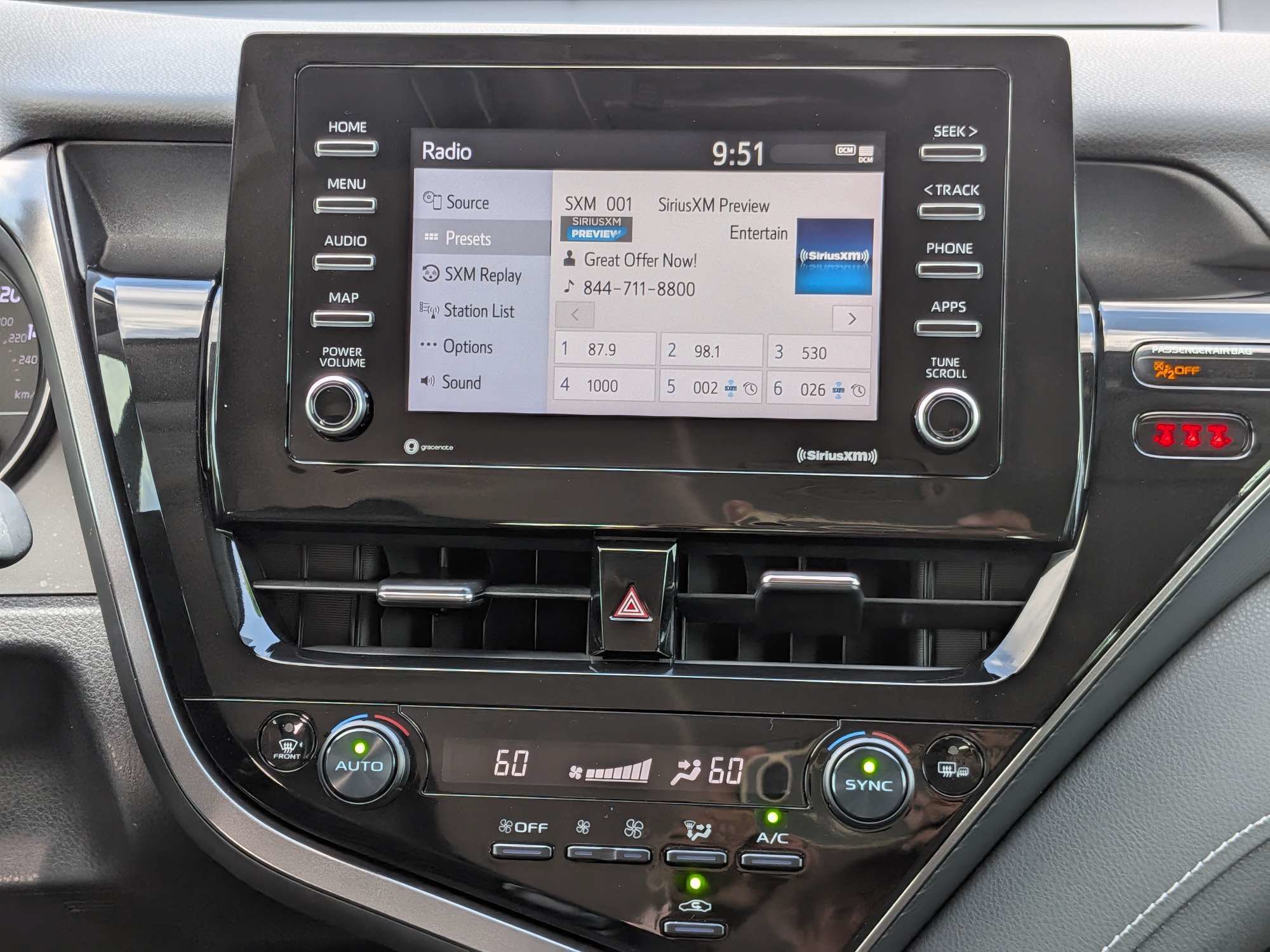 Used 2022 Toyota Camry SE FWD image 16