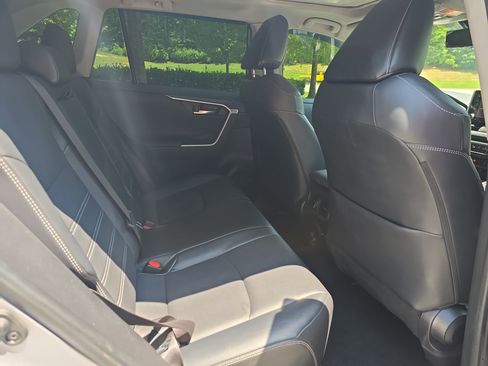 Used 2019 Toyota RAV4 Limited w/ Cold Weather Package FWD image 11