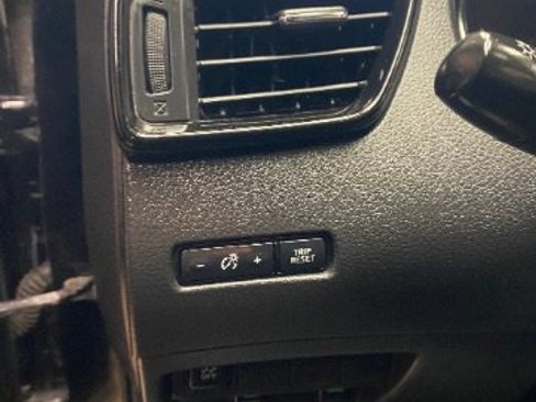 Used 2019 Nissan Rogue Sport S image 25