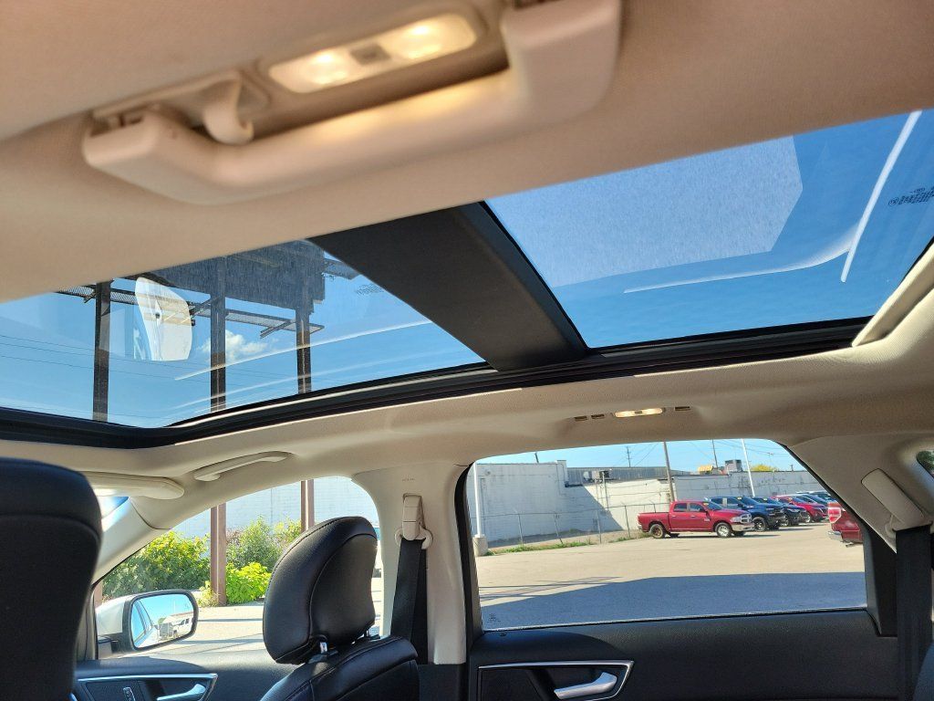 Used 2018 Ford Edge Titanium w/ Equipment Group 301A AWD/4WD image 17