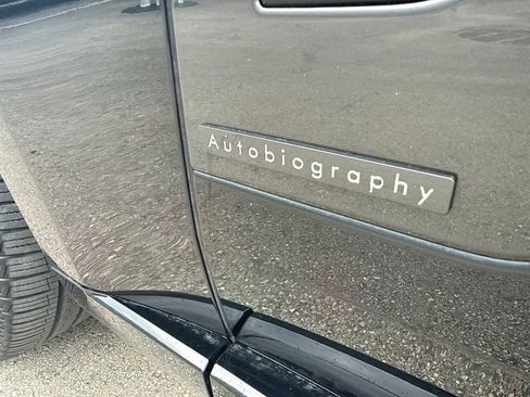Used 2025 Land Rover Range Rover Autobiography AWD/4WD image 3