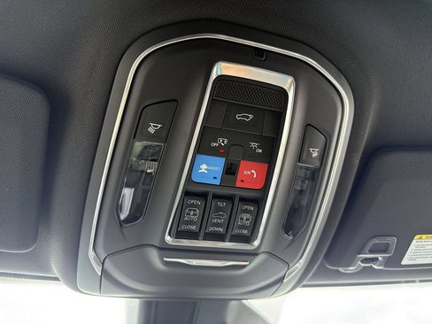 New 2026 Jeep Grand Cherokee L Limited w/ Limited Altitude Package AWD/4WD image 18