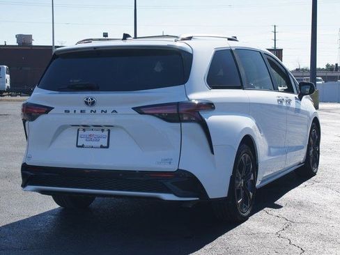 Used 2024 Toyota Sienna XSE image 21