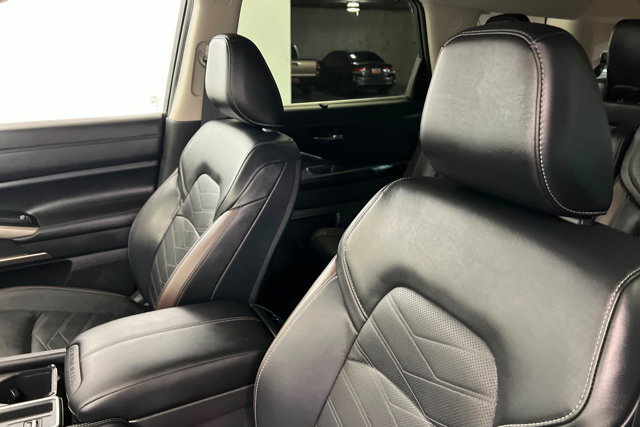 Certified 2023 Nissan Pathfinder Platinum FWD image 16