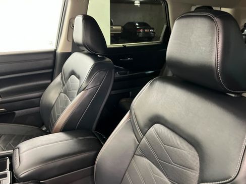 Certified 2023 Nissan Pathfinder Platinum FWD image 16