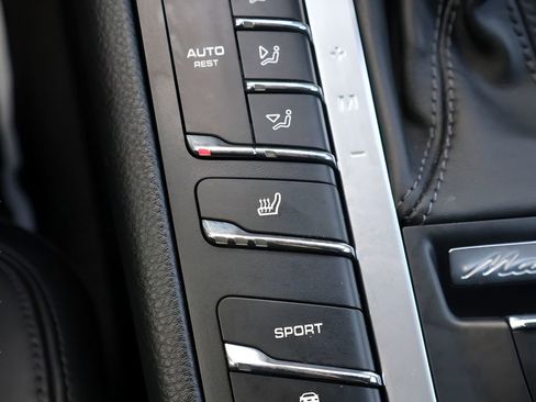 Used 2018 Porsche Macan S image 25