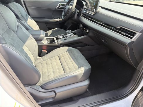 Used 2023 Mitsubishi Outlander SE FWD image 24