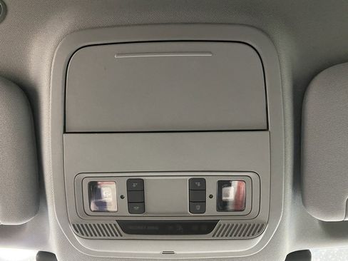 Used 2022 Ford Explorer XLT image 28