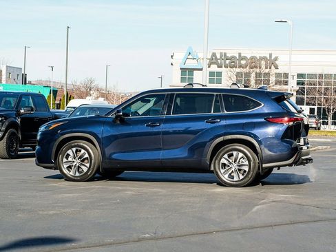 Used 2022 Toyota Highlander XLE image 7