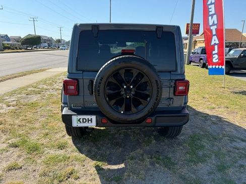 Used 2025 Jeep Wrangler Unlimited Sahara w/ Safety Group AWD/4WD image 6