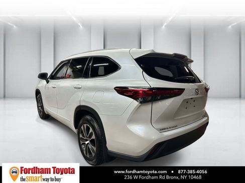 Used 2022 Toyota Highlander XLE image 6