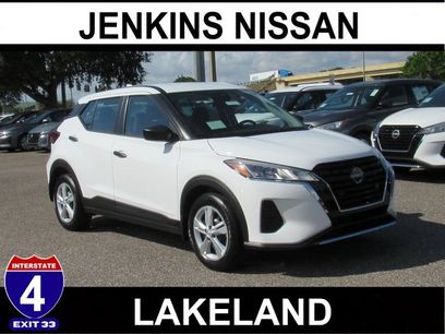 New 2025 Nissan Kicks Play S