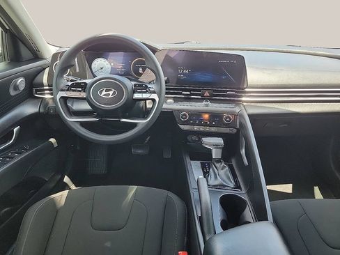 Used 2024 Hyundai Elantra SEL FWD image 10