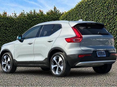 Used 2025 Volvo XC40 B5 Plus AWD/4WD image 6