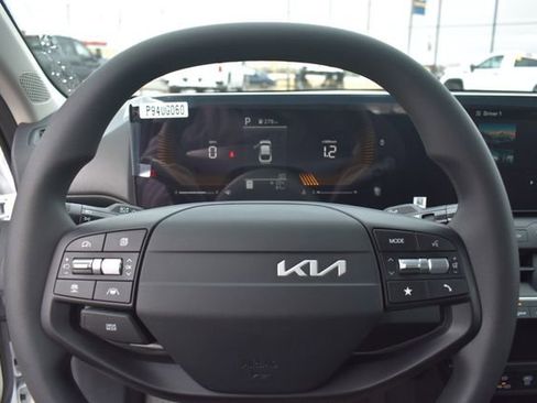 New 2026 Kia K4 LXS image 24