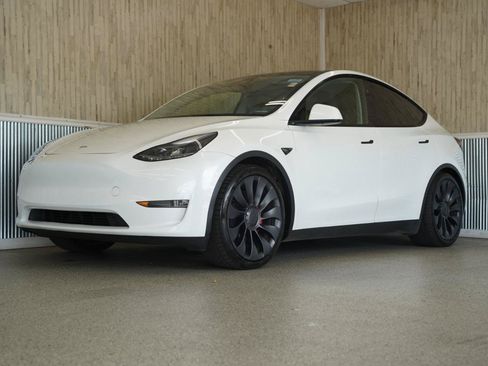 Used 2024 Tesla Model Y Performance AWD/4WD image 4