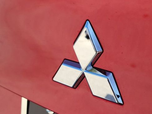 Used 2025 Mitsubishi Outlander SE image 8