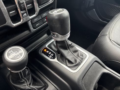 Used 2020 Jeep Wrangler Unlimited Sahara AWD/4WD image 7