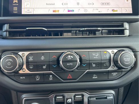 New 2026 Jeep Gladiator Sport AWD/4WD image 29