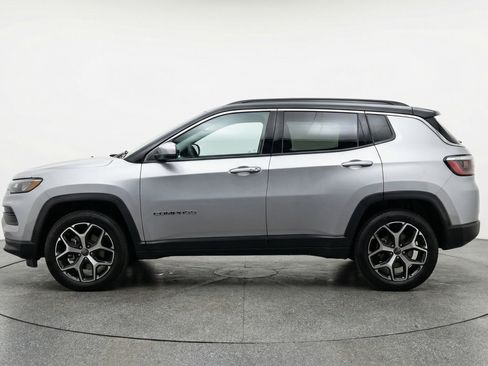 Used 2025 Jeep Compass Limited AWD/4WD image 5