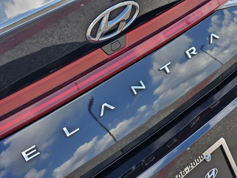 Used 2023 Hyundai Elantra Limited FWD image 7