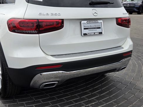 Certified 2022 Mercedes-Benz GLB 250 4MATIC w/ Premium Package Lite image 4