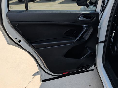 Used 2021 Volkswagen Tiguan SE R-Line image 18