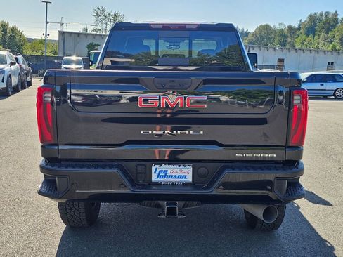 Used 2025 GMC Sierra 3500 Denali w/ Denali Reserve Package AWD/4WD image 6