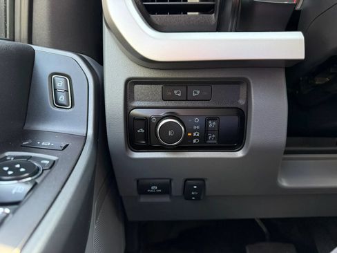Used 2023 Ford F250 XLT w/ FX4 Off-Road Package AWD/4WD image 24