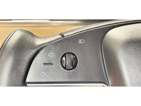 Used 2024 Tesla Model S image 25