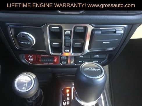 Used 2024 Jeep Gladiator Rubicon w/ Technology Group AWD/4WD image 28