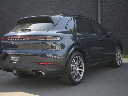 Certified 2025 Porsche Cayenne Coupe AWD/4WD image 7