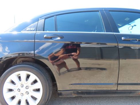 Used 2013 Chrysler 200 LX FWD image 20