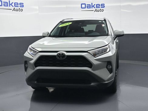 Used 2021 Toyota RAV4 XLE Premium FWD image 4