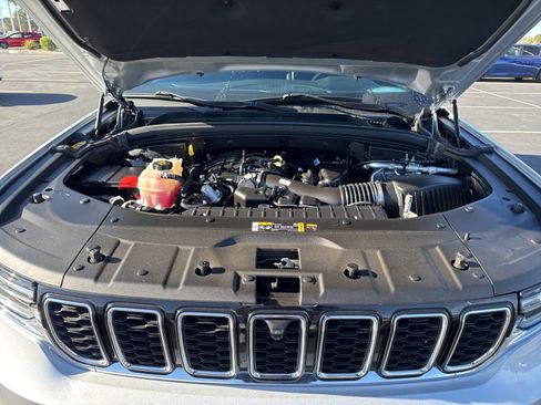 Used 2024 Jeep Grand Cherokee L Limited w/ Luxury Tech Group II image 20