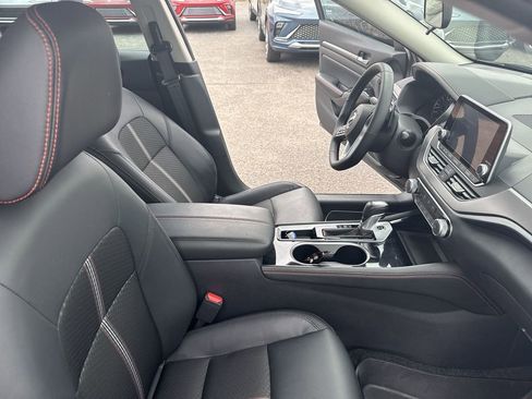 Used 2025 Nissan Altima 2.5 SR image 13