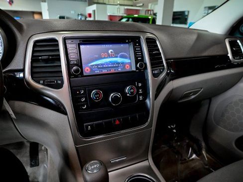 Used 2012 Jeep Grand Cherokee Laredo w/ Laredo E Group AWD/4WD image 29