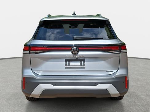 New 2025 Volkswagen Tiguan SE image 4