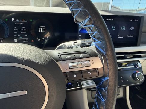 Used 2025 Hyundai Tucson Blue image 30