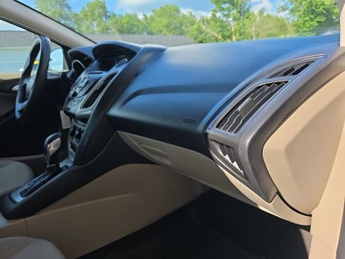 Used 2014 Ford Focus SE FWD image 21