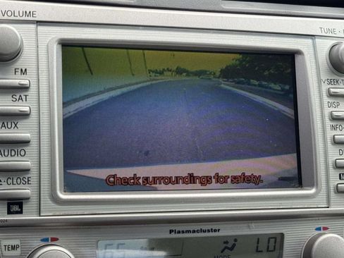 Used 2011 Toyota Camry XLE w/ SE/XLE Extra-Value Pkg FWD image 4