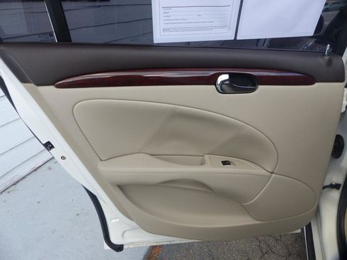 Used 2009 Buick Lucerne CXL image 9