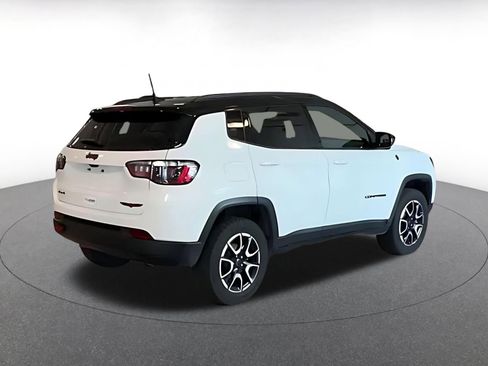 Used 2025 Jeep Compass Trailhawk AWD/4WD image 10