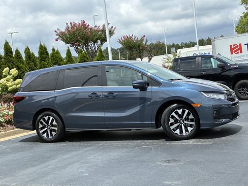 Used 2025 Honda Odyssey EX-L image 3