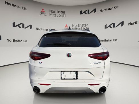 Used 2023 Alfa Romeo Stelvio Ti AWD/4WD image 3
