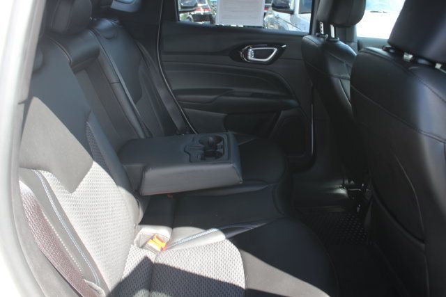 Used 2025 Jeep Compass Latitude w/ Convenience Group AWD/4WD image 29