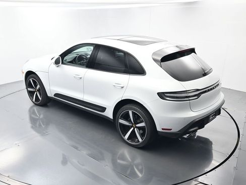 Certified 2025 Porsche Macan AWD/4WD image 36