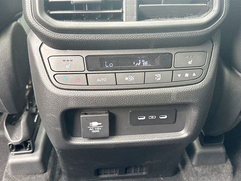 Used 2025 Honda Pilot Black Edition image 27