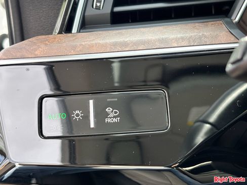 Used 2019 Audi e-tron Premium Plus AWD/4WD image 32
