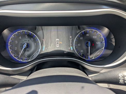 Used 2024 Chrysler Pacifica Touring-L FWD image 30